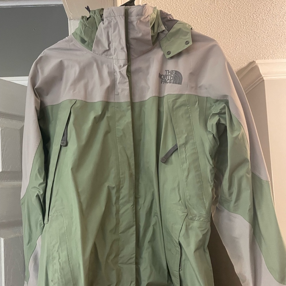 North‎ Face Summit Series jacket  3 in 1 ladies jacket size small, green